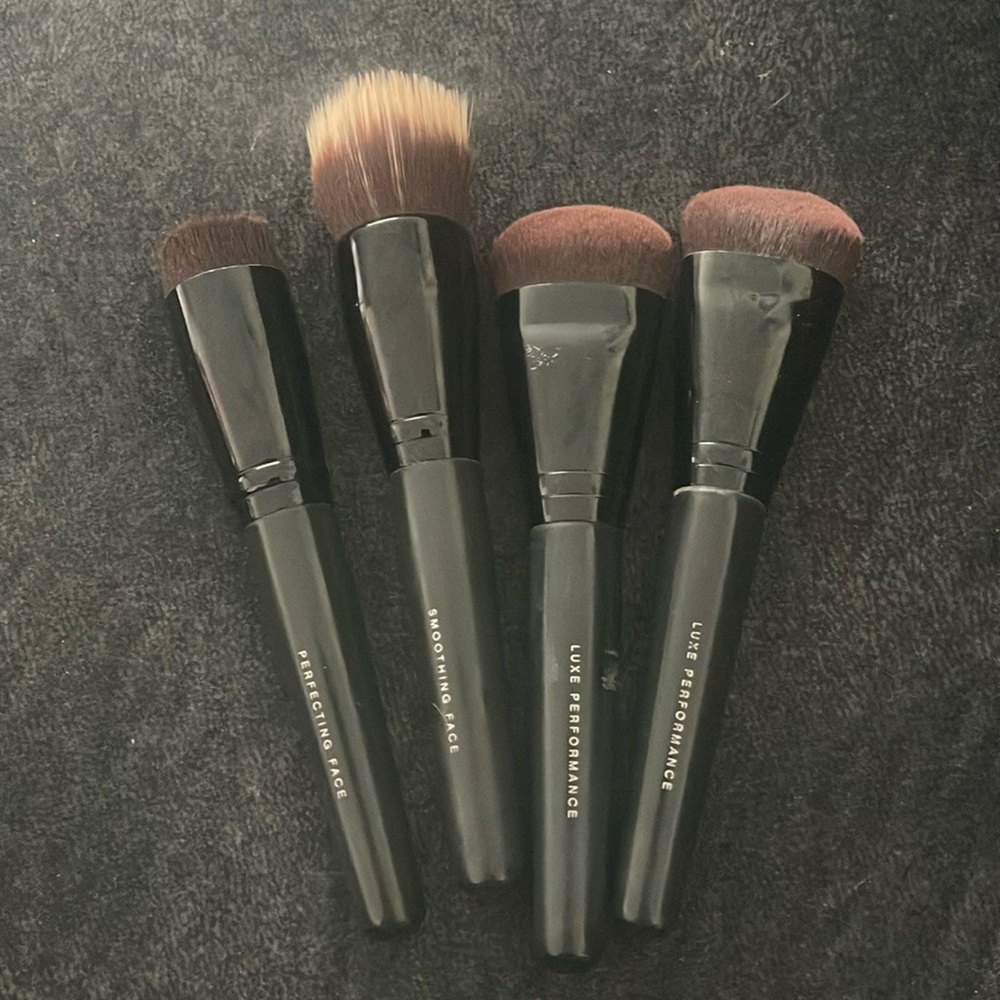 FOUR In fantastic condition Bare Minerals Foundation Brushes. PROF CLEANED